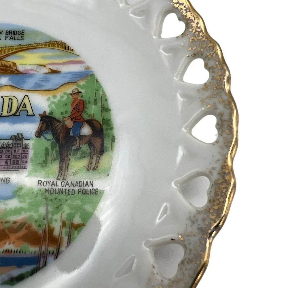 Vintage Heart Shaped Collectible Plate Canada White w/ Gold Trim 6" Hand Painted - Picture 4 of 5
